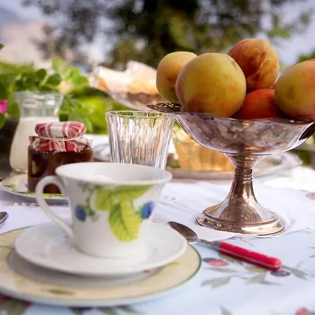 Cleopatra Bed & Breakfast 3*